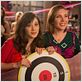 Bild June Diane Raphael, Zooey Deschanel