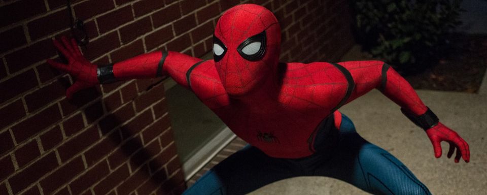 Zum Drehschluss Von Spider Man Far From Home Tom Holland Postet Bild Mit Neuem Anzug Kino News Filmstarts De