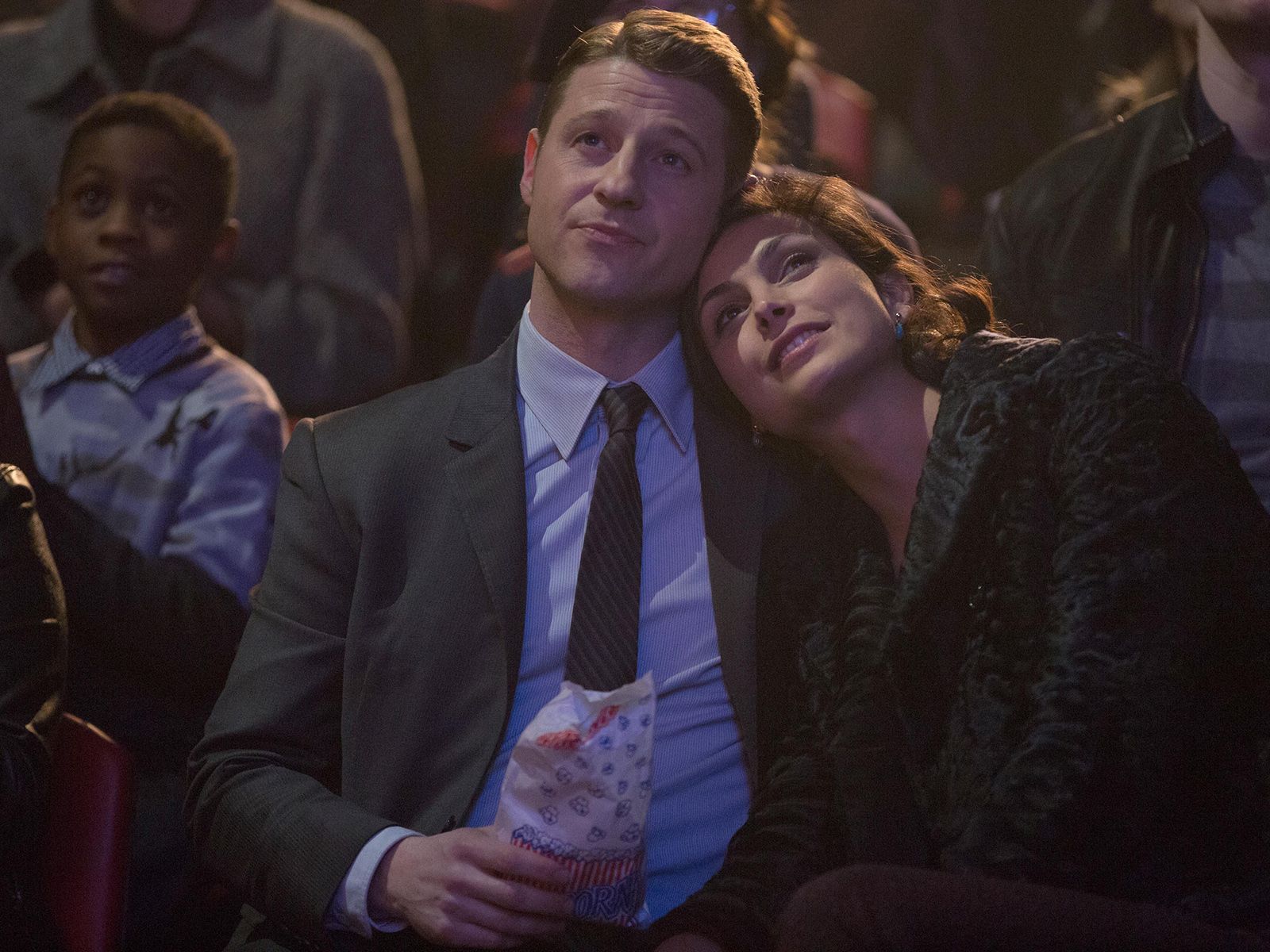 Gotham Bild Ben Mckenzie Morena Baccarin 407 Von 535 Filmstarts De Ben mckenzie is a 42 year old american actor. filmstarts