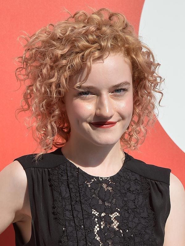 Julia Garner Filmstarts De Waco is written by john erick dowdle and drew dowdle ( no escape ), salvatore stabile and sarah nicole jones. julia garner filmstarts de