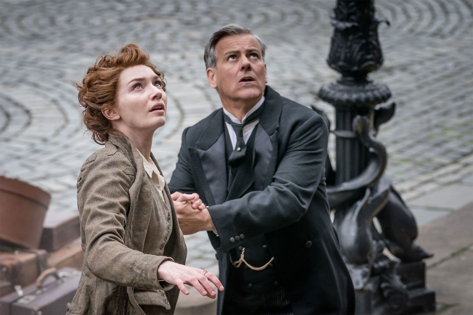 The War Of The Worlds Krieg der Welten Bild Eleanor Tomlinson, Rupert Graves 1 von 2 The War Of The Worlds Krieg der Welten Bild Eleanor Tomlinson, Rupert Graves 1 von 2