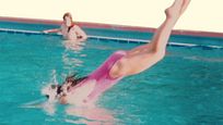 Trailer zum außergewöhnlichen Doku-Drama "Swimmingpool am Golan" Trailer zum außergewöhnlichen Doku-Drama "Swimmingpool am Golan"