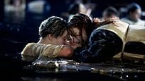 James Cameron hat das Finale von "Titanic" nachträglich verändert, ohne dass es jemand gemerkt hat! James Cameron hat das Finale von "Titanic" nachträglich verändert, ohne dass es jemand gemerkt hat!