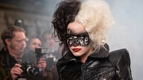 "Joker" trifft "Der Teufel trägt Prada" im neuen Trailer zu "Cruella" – ab Ende Mai auf Disney+ und im Kino "Joker" trifft "Der Teufel trägt Prada" im neuen Trailer zu "Cruella" – ab Ende Mai auf Disney+ und im Kino