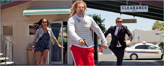 Nackte Haut, eine Knastvergewaltigung und "Hangover"-Star Bradley Cooper mit Rastas im deutschen Trailer zu "Hit & Run" mit Kristen Bell