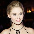 Bilder Virginia Gardner