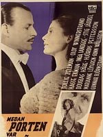 Poster der While the Door Was Locked