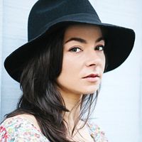 Bilder Emmy Harrington