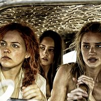 Bilder Courtney Eaton