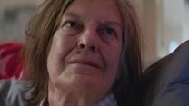 Bild von Frau Winkler verlässt das Haus Trailer (2) DF