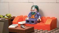 Bild von LEGO auf YouTube: Joker guckt "The Hills"