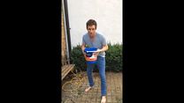 Bild von Eddie Redmayne Ice Bucket Challenge