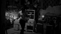 Bild von A Girl Walks Home Alone At Night Trailer (2) OV