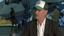 Bild von Roland Emmerich am Set von "Independence Day 2": Wie Twilight und Hunger Games ihm geholfen haben...