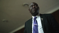 Bild von Ben Crump, Anwalt für Bürgerrechte Trailer OV