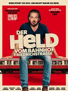 Bild von Der Held vom Bahnhof Friedrichstraße Trailer (2) DF