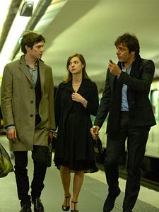 Poster der Serie The Cosmopolitans Staffel 1