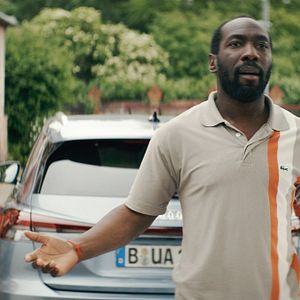 Bilder More Than Strangers