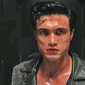 Bilder Charles Melton
