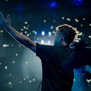 Bilder blur: Live At Wembley Stadium