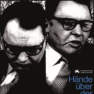 Bilder Hände über der Stadt