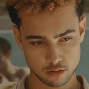 Bilder Archie Madekwe