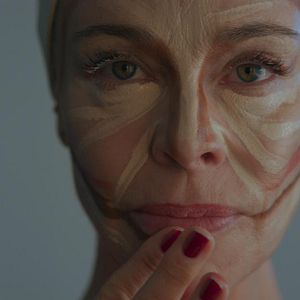 Bilder Free Falling - Tanz am Abgrund