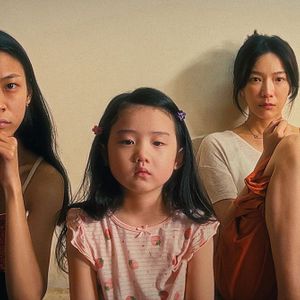 Bilder Left-Handed Girl