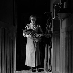 Bilder Das Mädchen mit der Nadel