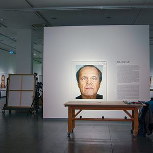 Bilder We All Bleed Red