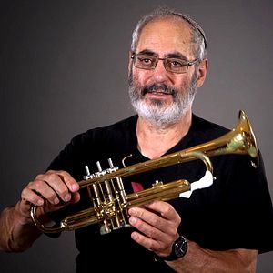 Bilder Das Orchester – That Orchestra With The Broken Instruments