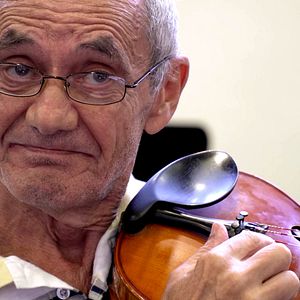 Bilder Das Orchester – That Orchestra With The Broken Instruments