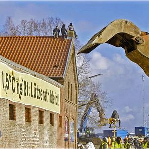 Bilder System Change – A Story of Growing Resistance