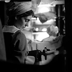 Bilder Das Mädchen mit der Nadel