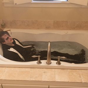 Bilder You're Killing Me