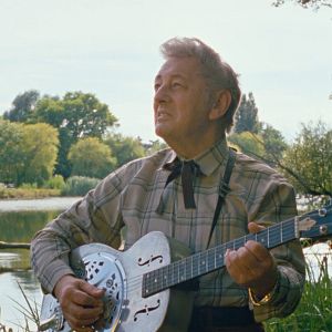 Bilder The Loneliest Man In Town