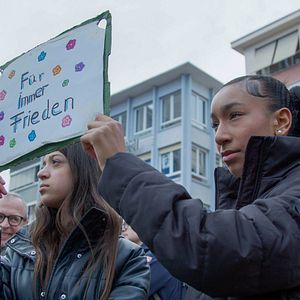 Bilder Girls Don't Cry