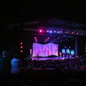 Bilder Outstanding: A Comedy Revolution