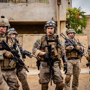 Bilder Charles Melton