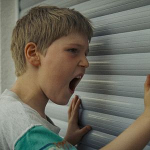 Bilder Mit der Faust in die Welt schlagen