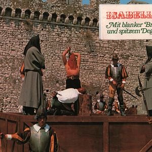 Bilder Isabella – Mit blanker Brust und spitzem Degen