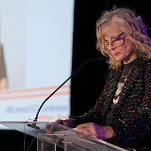 Bilder Paralyzed By Hope: The Maria Bamford Story