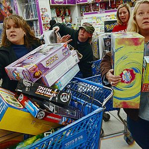 Bilder Buy Now: The Shopping Conspiracy