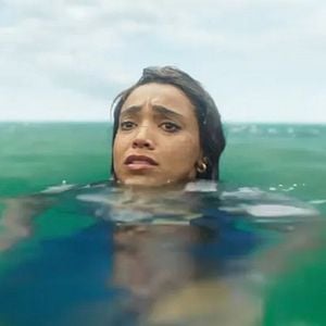 Bilder Deep Water: Umringt von Haien