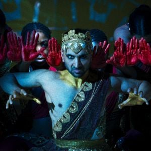 Bilder Hamlet - All That Lives Must Die