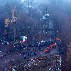 Bilder System Change – A Story of Growing Resistance