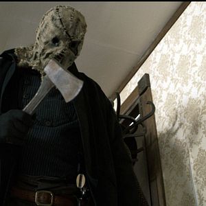 Bilder Among Wolves - Geächtet und gefürchtet