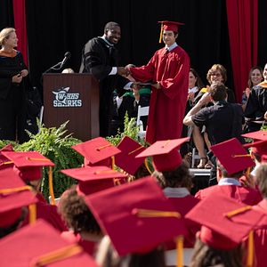 Bilder Charles Melton