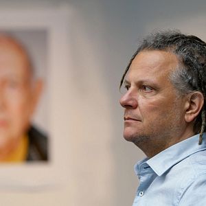 Bilder We All Bleed Red