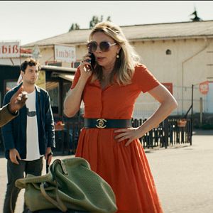 Bilder More Than Strangers